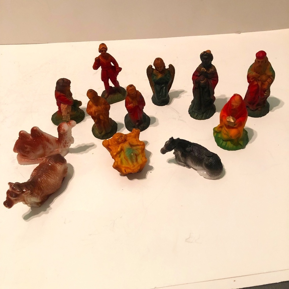 Vintage Nativity set of 12 plastic pieces in original box.